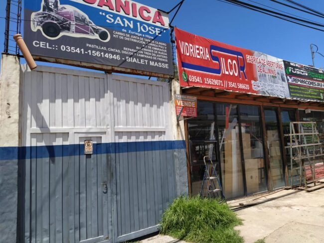 Ref 35 MUY BUEN GALPÓN SOBRE RUTA 38 EN VENTA EN BIALET MASSÉ CON 2 LOCALES COMERCIALES. Ref 35 MUY BUEN GALPÓN SOBRE RUTA 38 EN VENTA EN BIALET MASSÉ CON 2 LOCALES COMERCIALES.