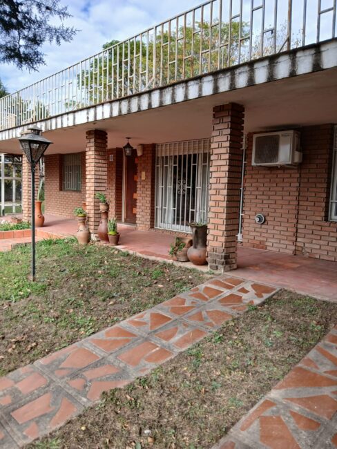 REF 06 CASA Y LOTE A 50MTS DE LA RUTA - FRENTE A PLAZA PRINCIPAL - VILLA PARQUE SÍQUIMAN U$S 120.000