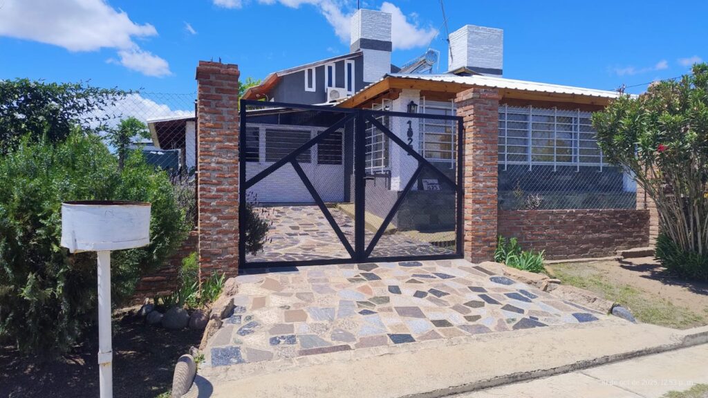 e1e64f0c 1dc3 4bd8 b927 e483b0860b63