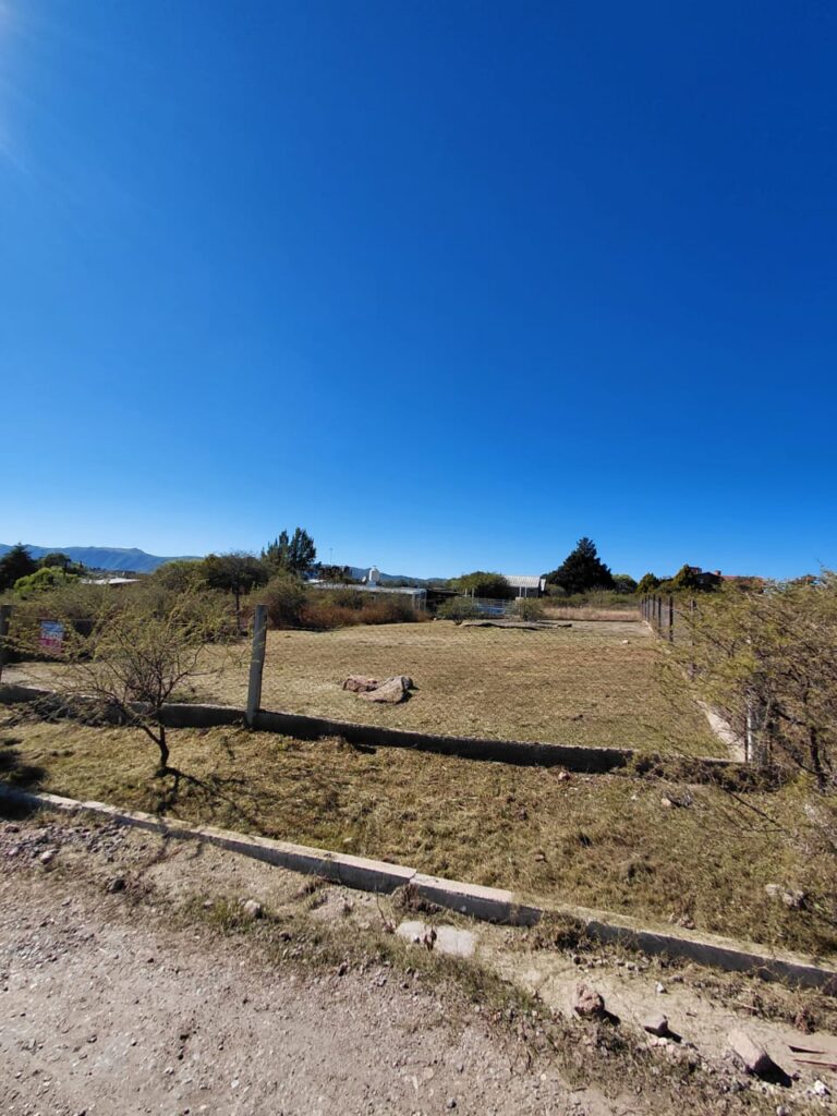REF 108 LOTE EN VENTA SOBRE LOS GORRIONES EN VILLA PARQUE SIQUIMAN U$S 14.000 5a71e2b1 d98a 438a 8b39 e20779029c8f