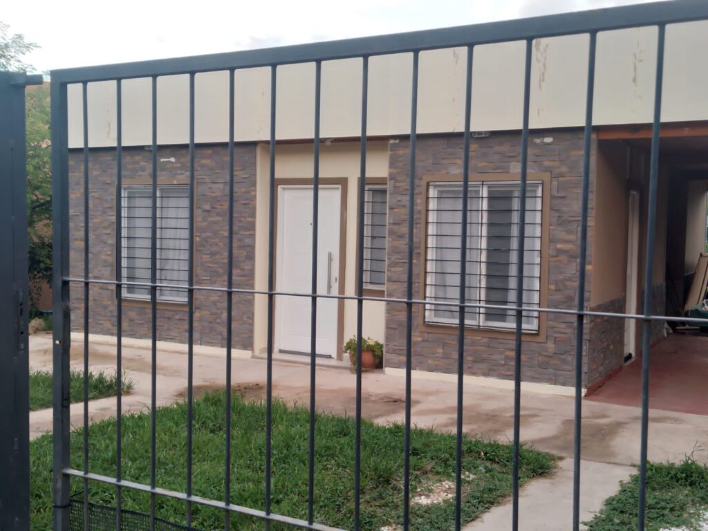 REF 103 CASA EN CALLE REINA MORA, B° LAS MOJARRAS SIQUIMAN U$S50.000 5b45f432 2047 4786 a986 c65ceac862a6