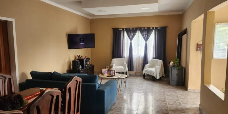 REF 105 CASA EN CALLE ROSARIO, A 50MTS DE RUTA 38, SIQUIMAN U$S127.600 whatsapp image 2025 11 19 at 17.21.20 770x386 copia
