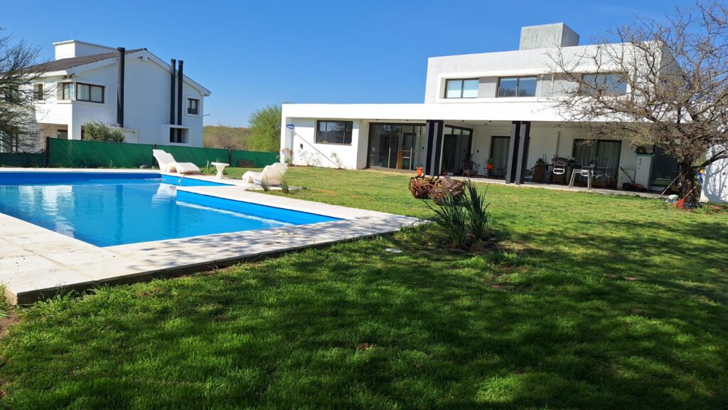 CASA EN ALQUILER B° PRIVADO LA ARBOLADA, COLECTORA CBA - VCP U$S2500 264c5b6f 1d52 4092 b6f0 44cf1d9c38e9