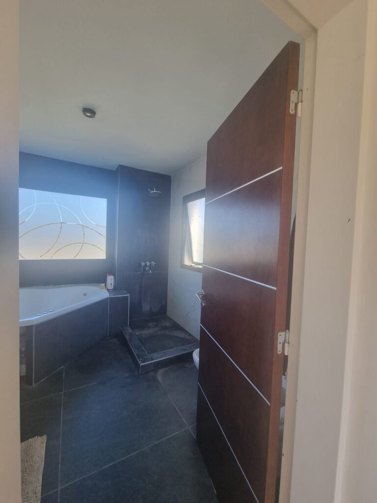 CASA EN ALQUILER B° PRIVADO LA ARBOLADA, COLECTORA CBA - VCP U$S2500 4a83e379 9373 4b87 b615 f22deea76106