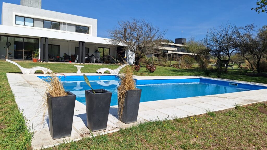 CASA EN ALQUILER B° PRIVADO LA ARBOLADA, COLECTORA CBA - VCP U$S2500 6b825846 d861 41ec aaae 54baef81fc79