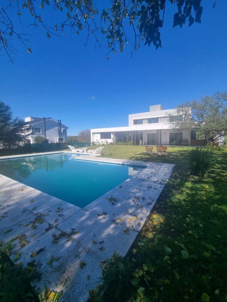 CASA EN ALQUILER B° PRIVADO LA ARBOLADA, COLECTORA CBA - VCP U$S2500 d0213aea 6cf5 48ed 96cf e6ad2f89359c
