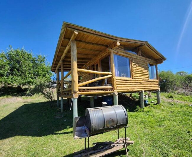 REF 119 MUY LINDA CABAÑA EN VENTA EN VILLA PARQUE SIQUIMAN U$S 52.000